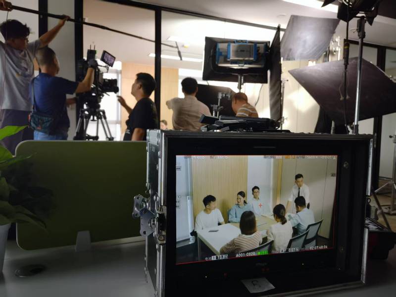 米林县TVC拍摄公司：科技产品视觉化大师，诠释未来感与功能美学
