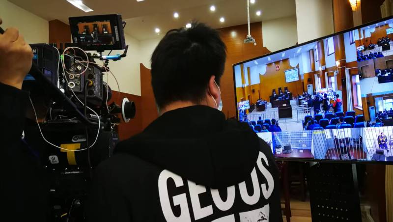 AI生成VS人工创意——米林县广告片拍摄公司的技术浪漫主义实践